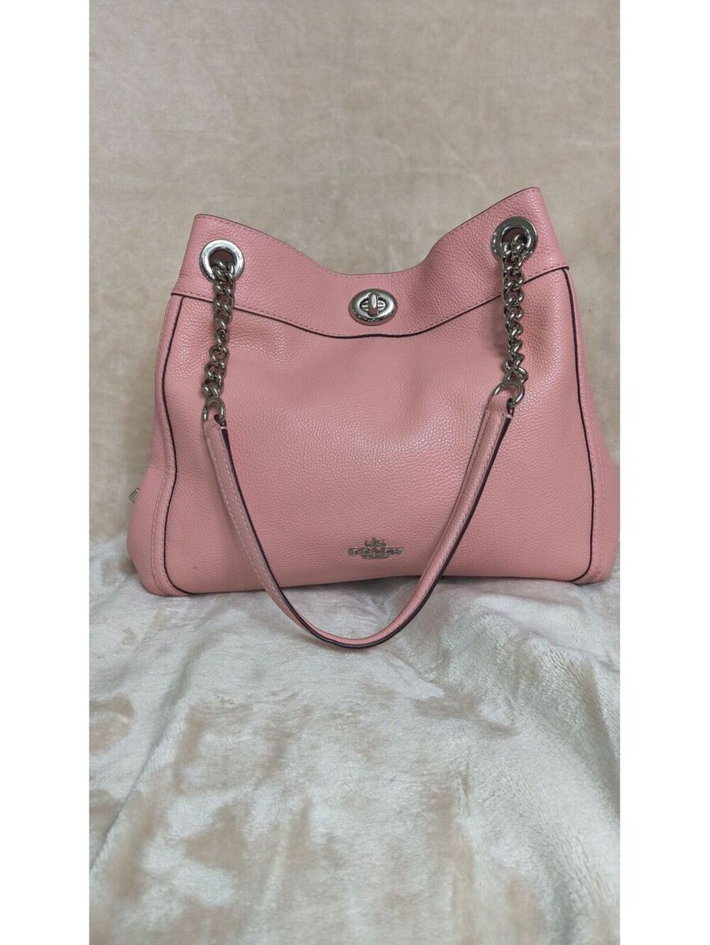 41. Coach 2017 Turnlock Edie Chain Shoulder 🌸Pink🌸 Bag